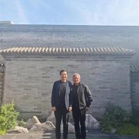 黄仁勋雷军合照曝光：二人肩并肩 面带微笑