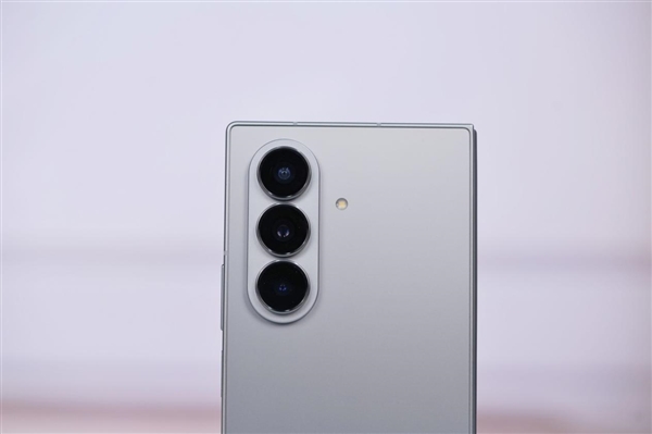 全球最轻的大折叠！三星Galaxy Z Fold7图赏