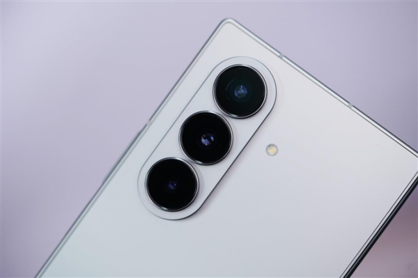 全球最轻的大折叠！三星Galaxy Z Fold7图赏