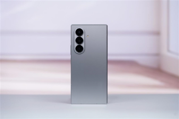 全球最轻的大折叠！三星Galaxy Z Fold7图赏