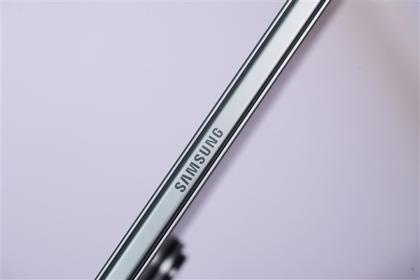 全球最轻的大折叠！三星Galaxy Z Fold7图赏