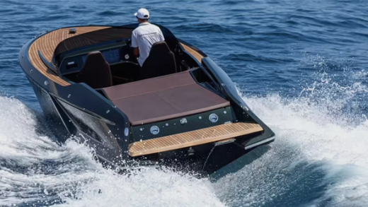 保时捷跨界下海！保时捷电动艇92km/h刷新海上速度记录