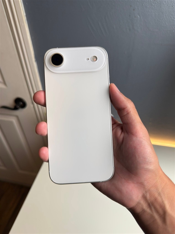 iPhone 17 Air独占钛合金：更贵的Pro版无缘