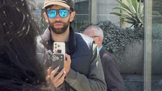 iPhone 17 Pro真机现身街头：外观大曝光