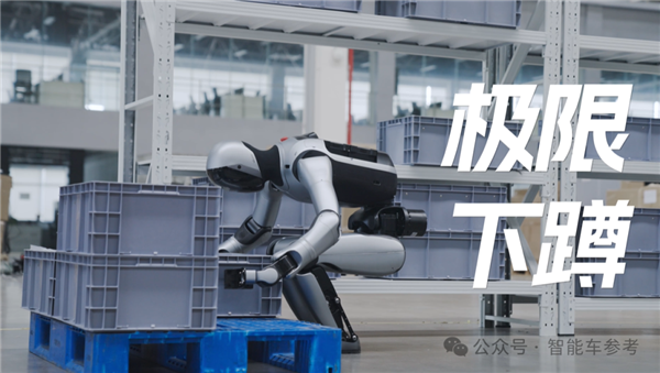 全球首个!机器人学会给自己换电池:终于能7×24小时工作了