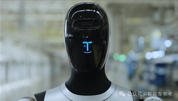 全球首个!机器人学会给自己换电池:终于能7×24小时工作了