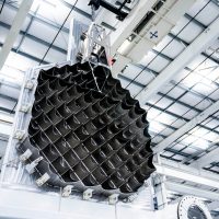 SpaceX展示巨型栅格翼 用发射塔接住世界上最大的火箭