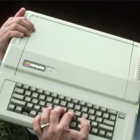 75岁苹果联合创始人沃兹尼亚克回顾人生：巨额财富大部分都选择捐赠