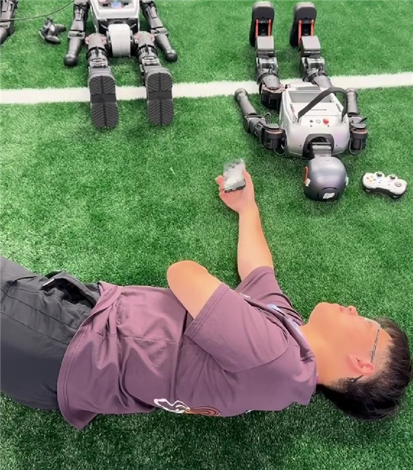 运动会赛后机器人、程序员“累瘫”：像极了下班后的躺平生活