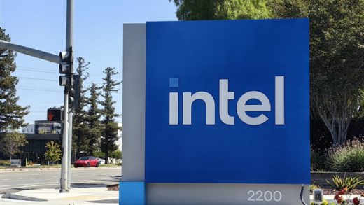 Intel股价本月暴涨28%！市值增加240亿美元：估值飙至互联网泡沫以来最高