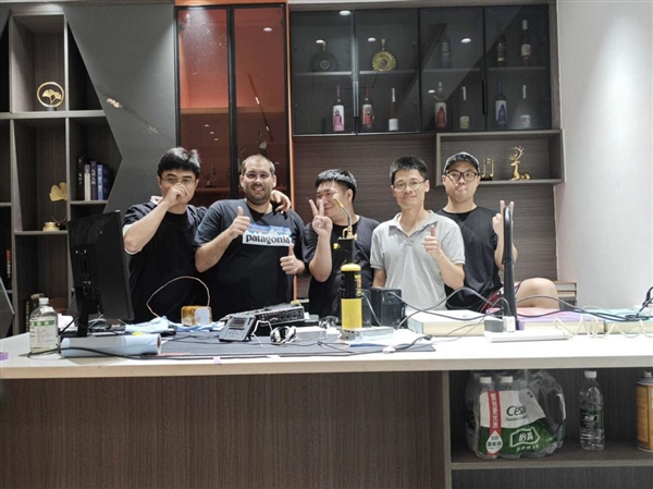 太疯狂了!i9-14900KF超频至9.13GHz新世界记录:来自中国大神