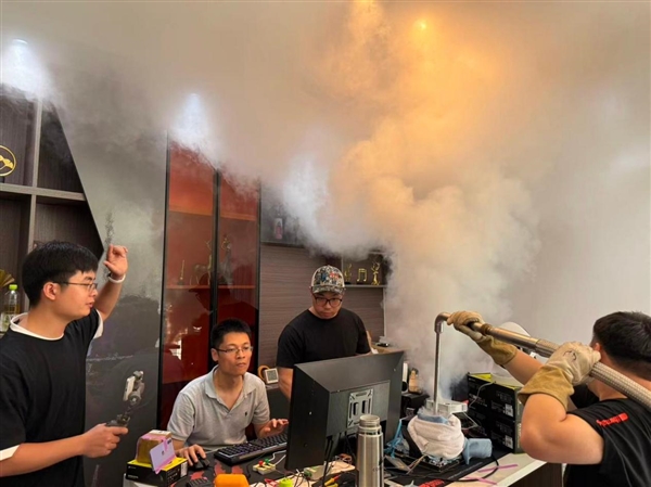 太疯狂了!i9-14900KF超频至9.13GHz新世界记录:来自中国大神