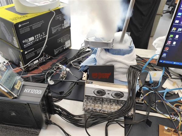 太疯狂了!i9-14900KF超频至9.13GHz新世界记录:来自中国大神