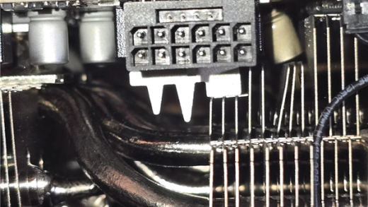 罕见！RTX 5090发生电容爆炸：散热片都被炸弯