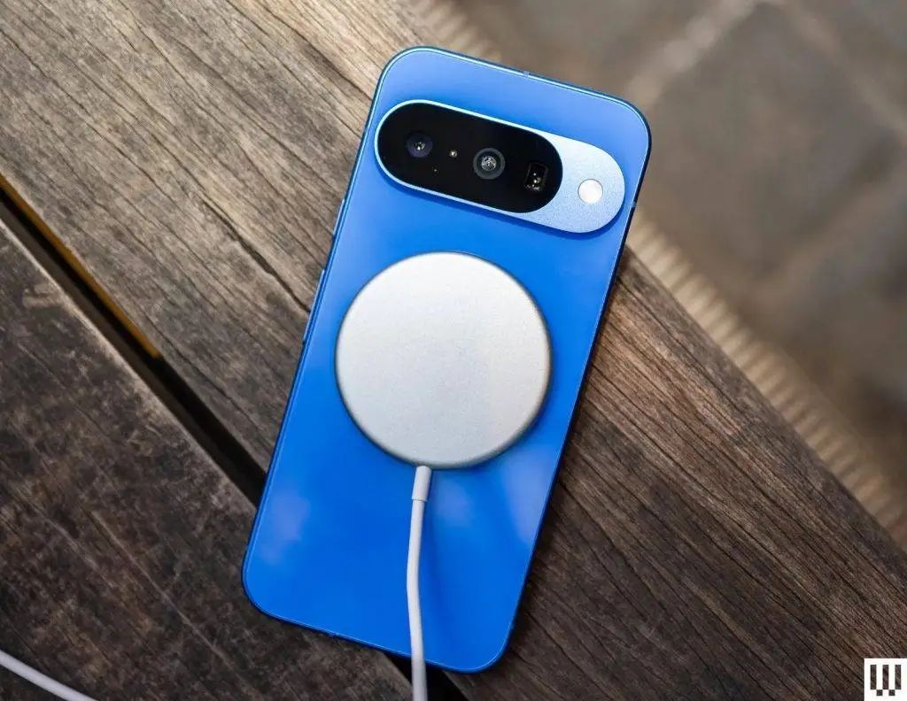 Google Pixel 10 评测汇总：AI 用得爽，就是 AI 手机了吗？