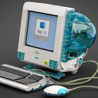 约 700 颗乐高零件重现苹果 Bondi Blue 版 iMac G3：冰球鼠标 + 透明机壳