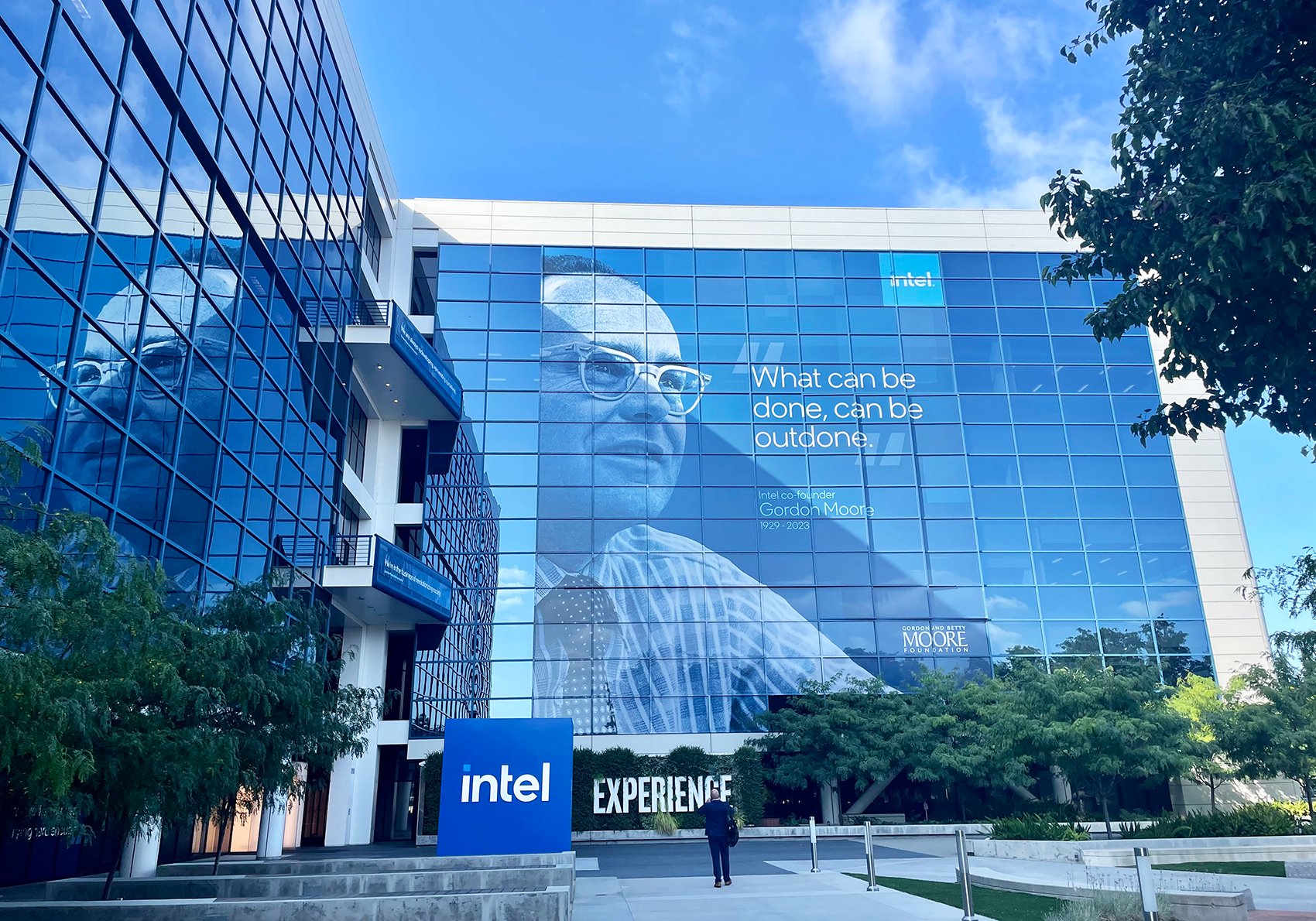 英特尔宣布57亿美元到账 投资者先炸了