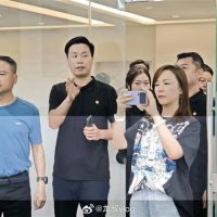 小米16系列真机亮相：横向大相机模组 梦回小米11 Ultra