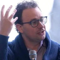 AI巨头陷版权风暴，免费的“数据盛宴”即将散场？