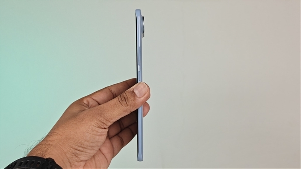 5.93mm全球最薄3D曲面手机！传音TECNO Slim获“创新奥斯卡”大奖