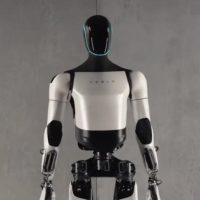 马斯克：目前最花精力的是打造“擎天柱”，两年后还要推星链手机