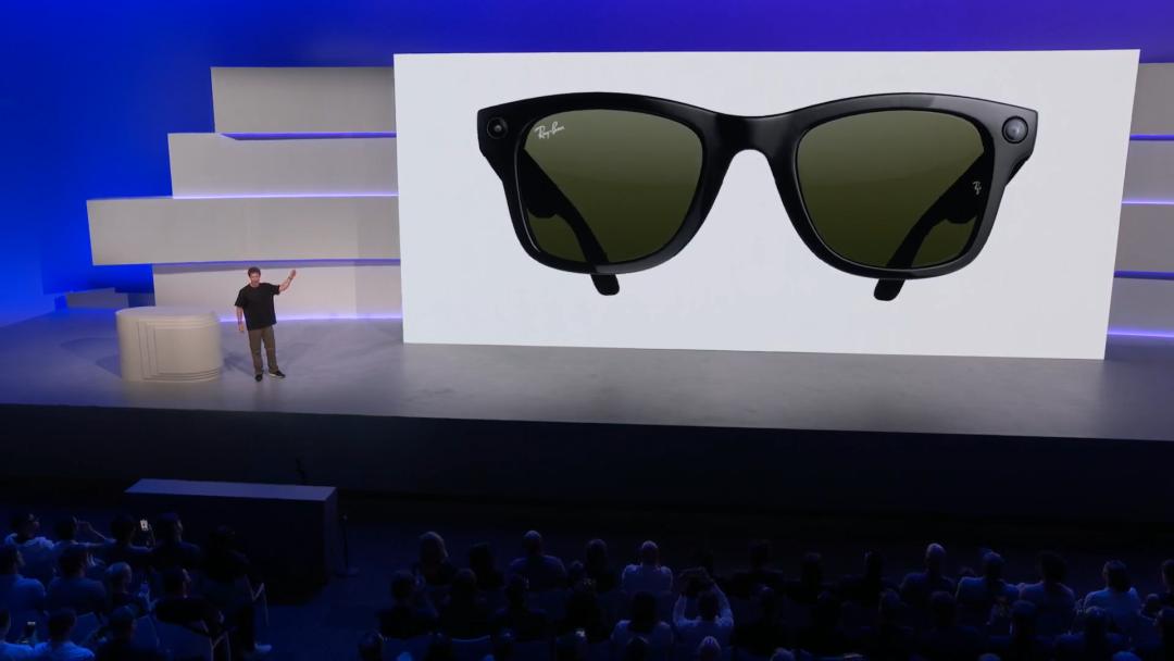 带屏 AI 眼镜登场，Meta「眼镜全家桶」炸街了