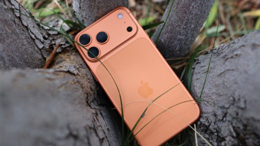 第一批iPhone 17贴膜受害者出现了：贴膜工具把边框划伤 果粉心疼