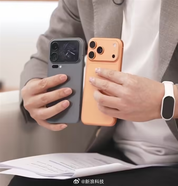 到底谁蹭谁热度！小米17 Pro和iPhone 17 Pro真机对比：你觉得像吗