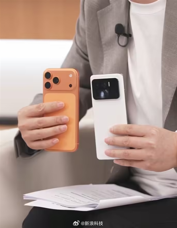 到底谁蹭谁热度！小米17 Pro和iPhone 17 Pro真机对比：你觉得像吗