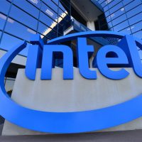 美国政府、英伟达相继成大股东后！英特尔为复兴欲拉苹果入局 你觉得能行吗