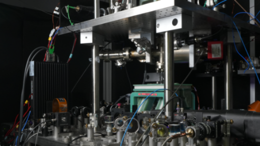 AI破解量子计算“时间困局” 科学家构建最大原子量子计算系统