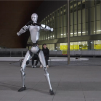 宇树科技发布Unitree H2新一代仿生人形机器人：身高一米八