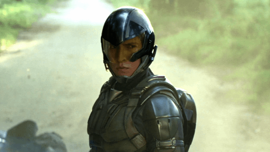 漫威正式公布全新“女猎鹰” 这身材带劲多了