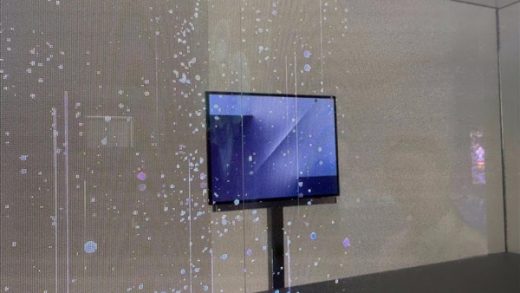 华为唯一对手：三星三折叠屏实机首次公开展出！采用内折方案