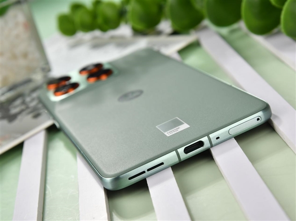 联想moto X70 Air上手：超薄机身+AI 轻薄手机标杆