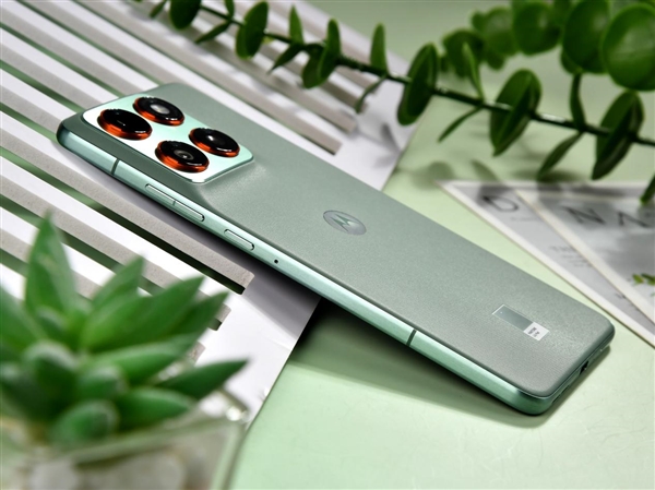 联想moto X70 Air上手：超薄机身+AI 轻薄手机标杆