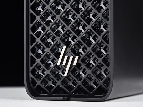 比NAS小 比台式机性能强！锐龙AI Max+ PRO 395迷你电脑上手