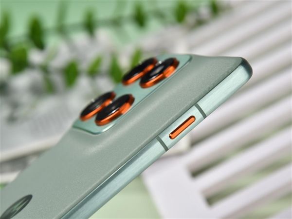 联想moto X70 Air上手：超薄机身+AI 轻薄手机标杆