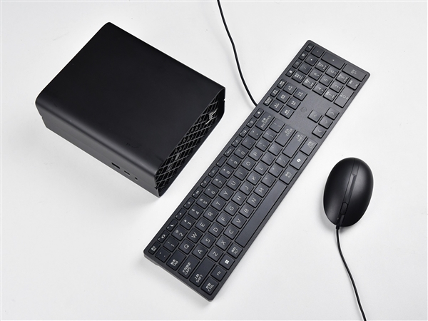 比NAS小 比台式机性能强！锐龙AI Max+ PRO 395迷你电脑上手