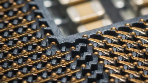 纯血美国芯片 马斯克暗示将建巨型工厂：考虑与Intel合作