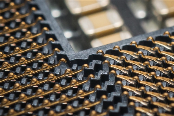 纯血美国芯片 马斯克暗示将建巨型工厂:考虑与Intel合作