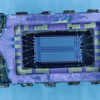 CPU收藏家开盖苏联制造K565RU3“鱼罐头”芯片：逆向克隆自Intel