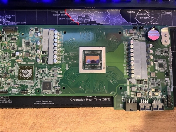 挖矿主板居然用上PS5 AMD APU!还能跑《赛博朋克2077》