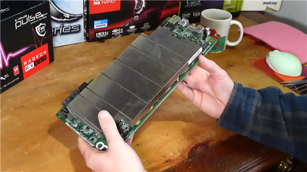 挖矿主板居然用上PS5 AMD APU!还能跑《赛博朋克2077》