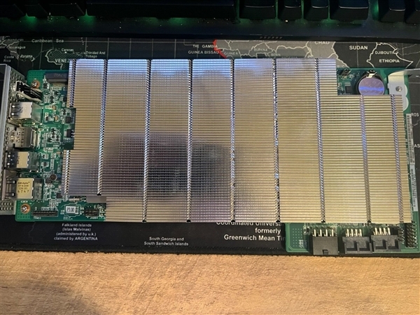 挖矿主板居然用上PS5 AMD APU!还能跑《赛博朋克2077》