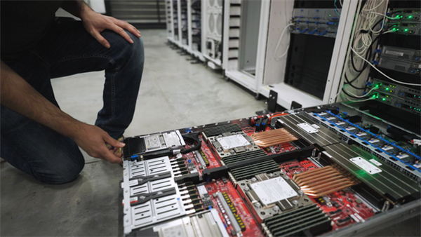 微软发布Cobalt 200处理器：基于Arm架构CPU 性能提升50%