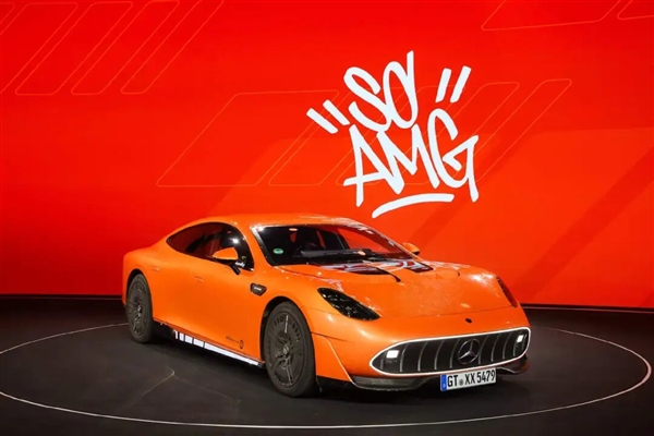 奔驰的电车发布会 充满汽油味