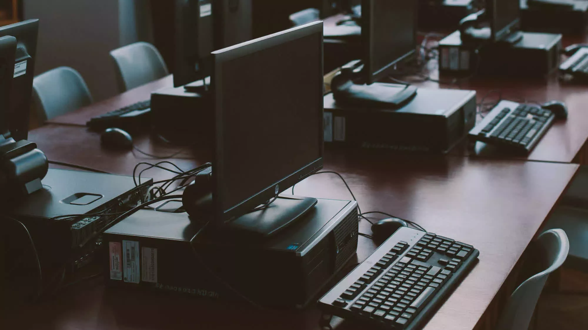 经济形势正迫使美国消费者和企业继续使用过时的硬件设备