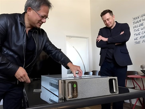 黄仁勋透露“心酸往事”:NVIDIA首款AI超算只有马斯克敢下单