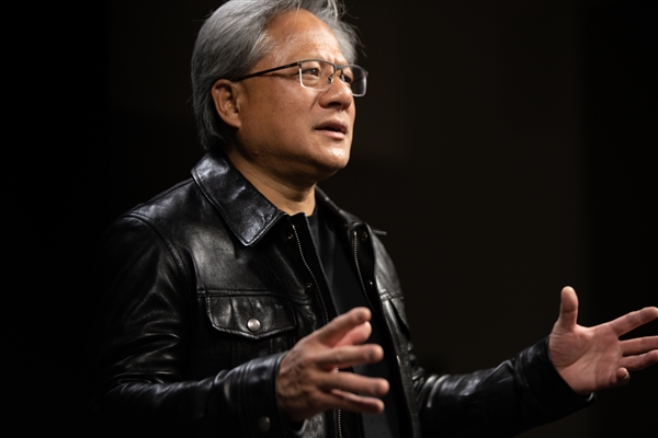 不用担心AI取代人类 黄仁勋:淘汰的是最辛苦、重复的工作